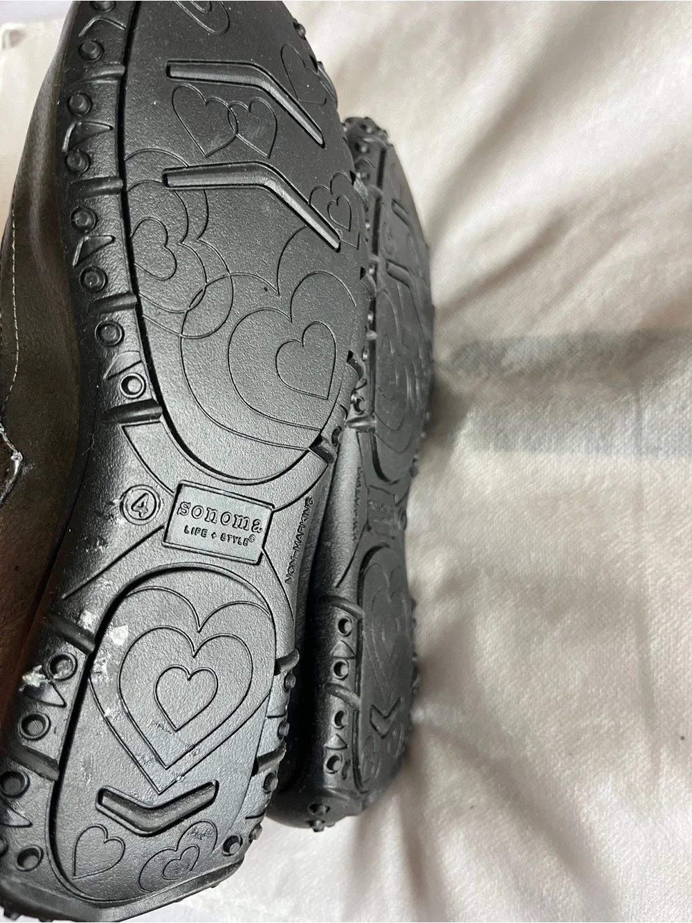 Sonoma Metallic Pewter Ruffled Mary Jane Shoes Sz 4 Youth
